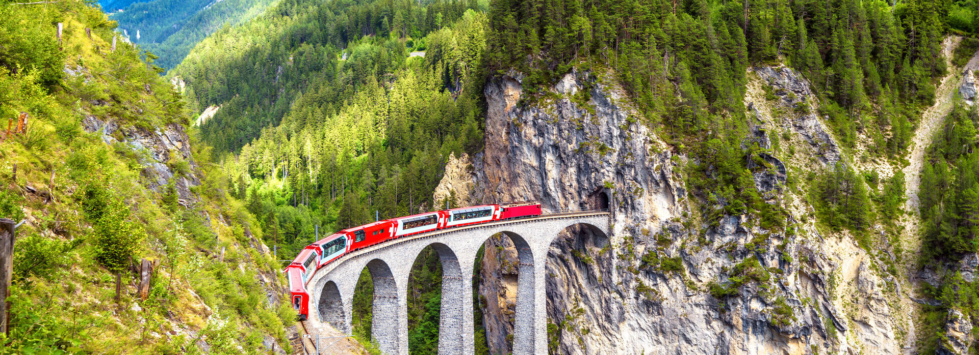 Hero Glacier Express shutterstock 16192469080